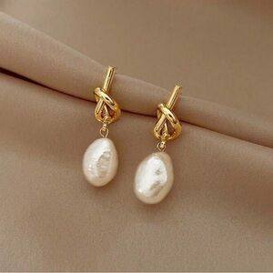 Elegant Gold and Pearl Drop Earrings